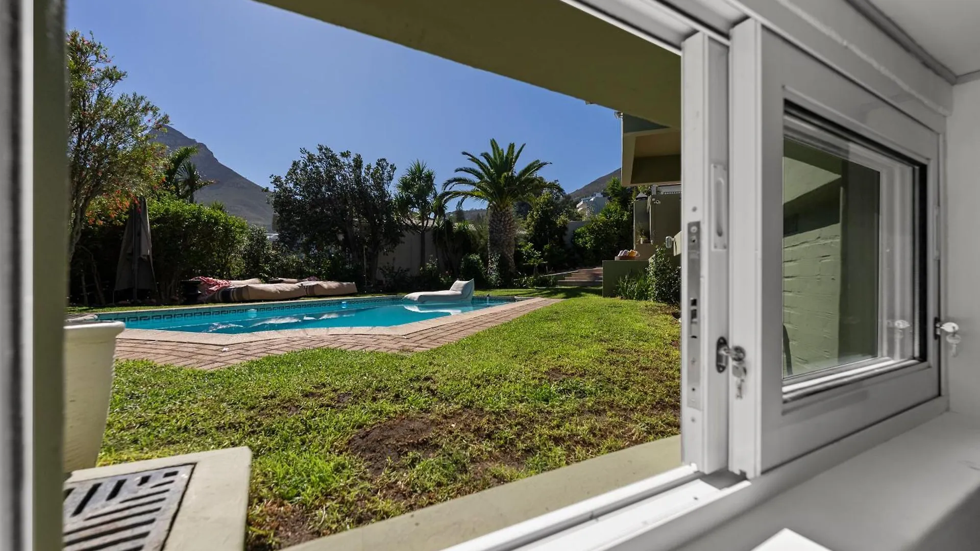 New! Kinvara Villa With Pool, Gym & Lion'S Head View Cape Town