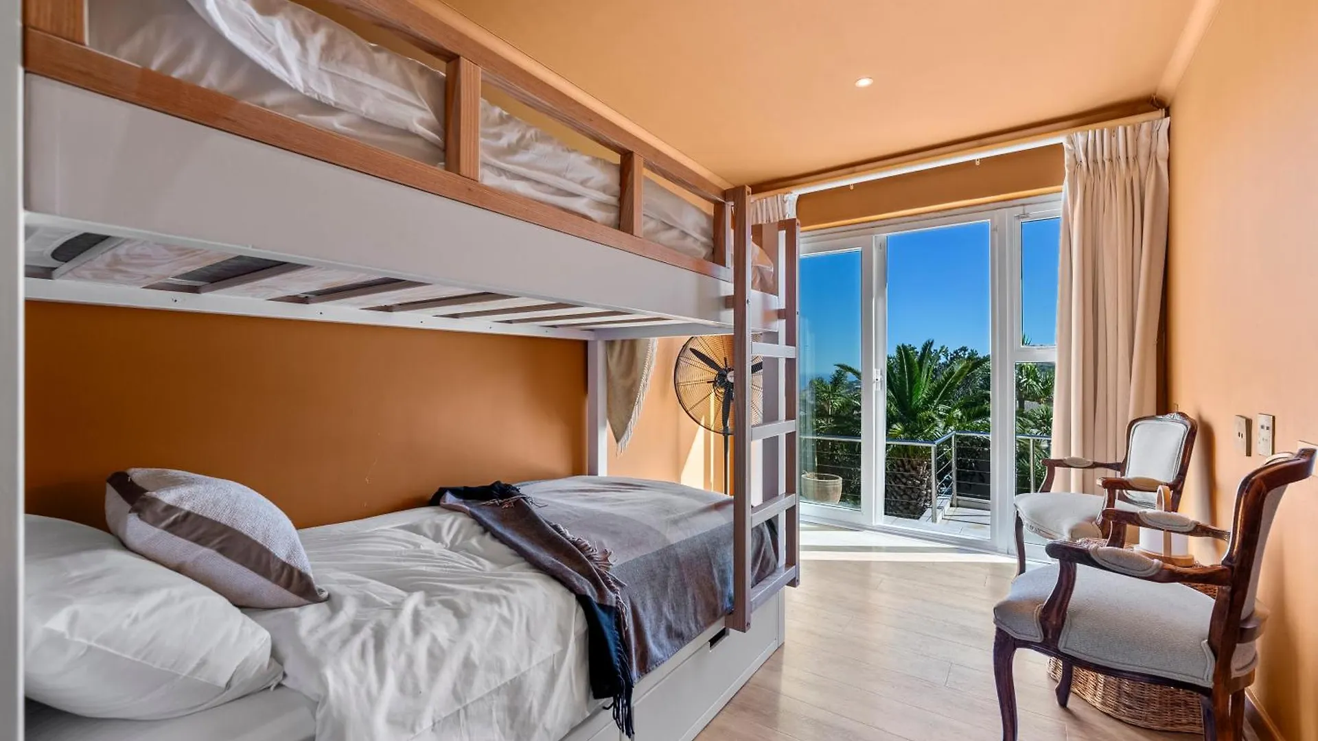 New! Kinvara Villa With Pool, Gym & Lion'S Head View Cape Town