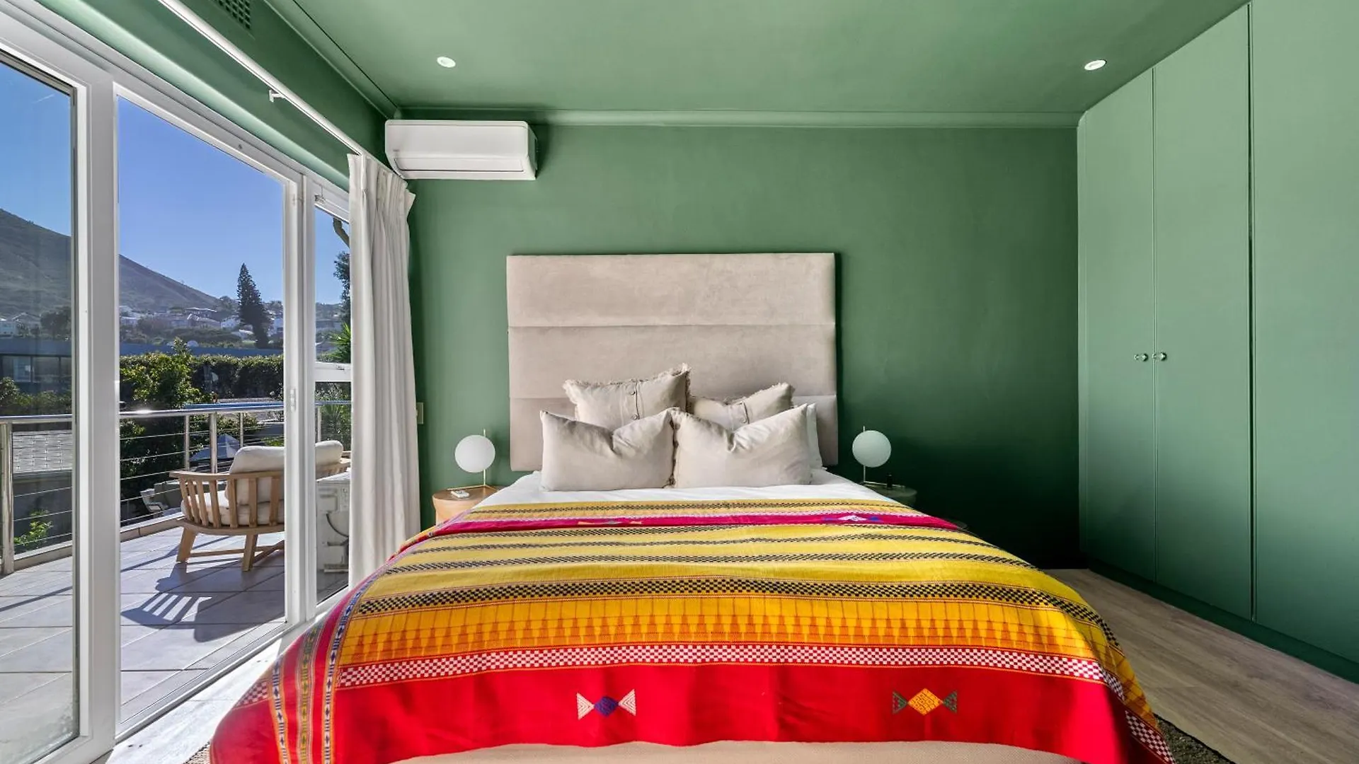 New! Kinvara Villa With Pool, Gym & Lion'S Head View Cape Town